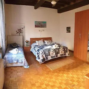 Casa Tua A Monti , Roma Italia